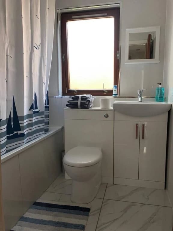 Stunning 2-bed Serviced Selfcatering Apartment - photo 6