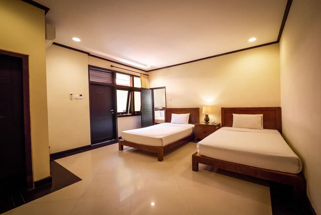 Yulia Beach Inn Kuta - photo 4