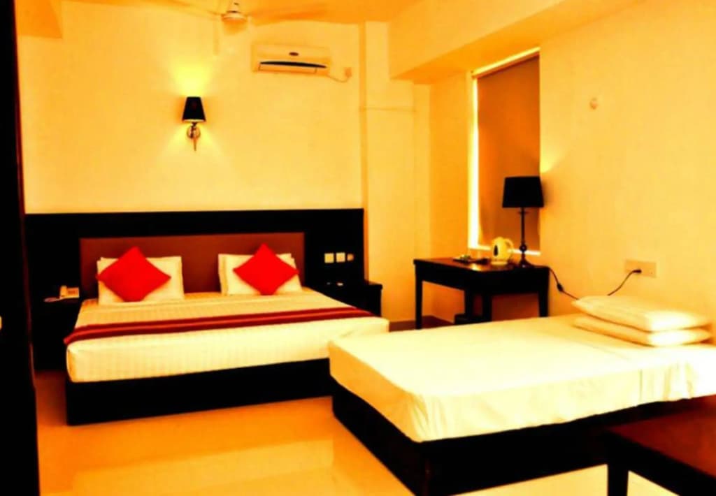 Sai Sea City Hotel - photo 3