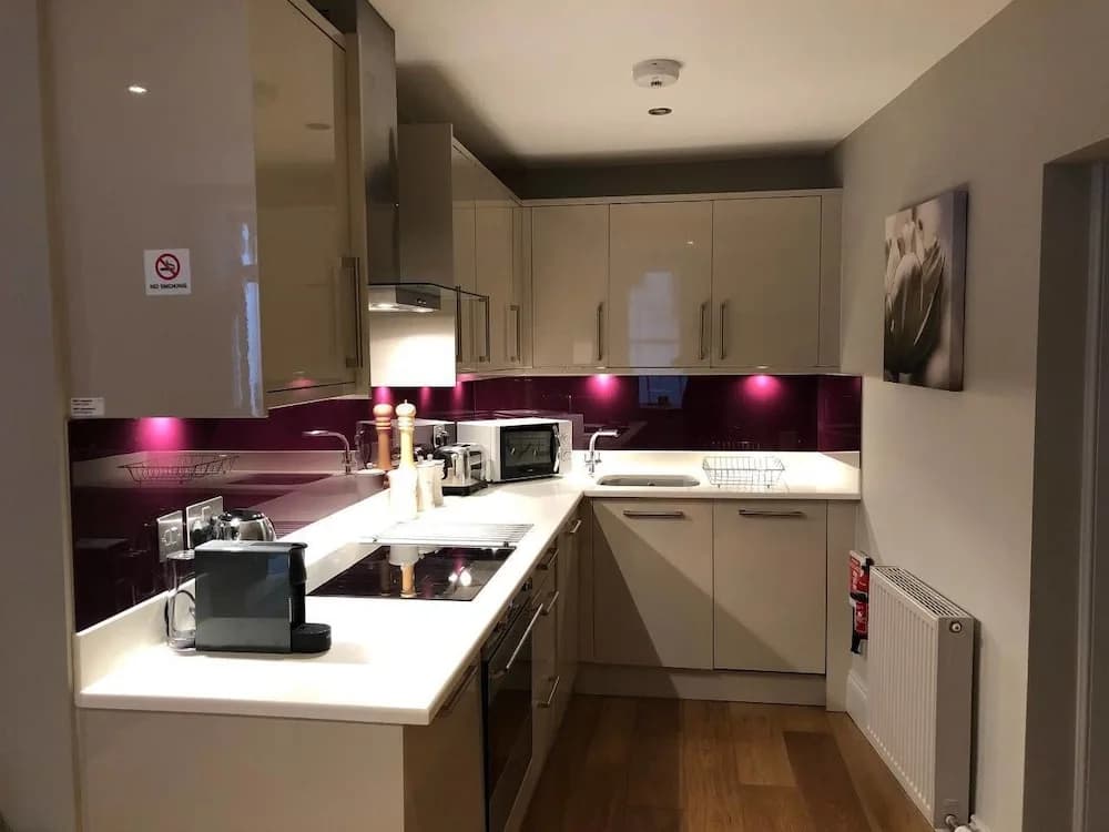 JOIVY Super Central Luxury Edinburgh Apartment - photo 11