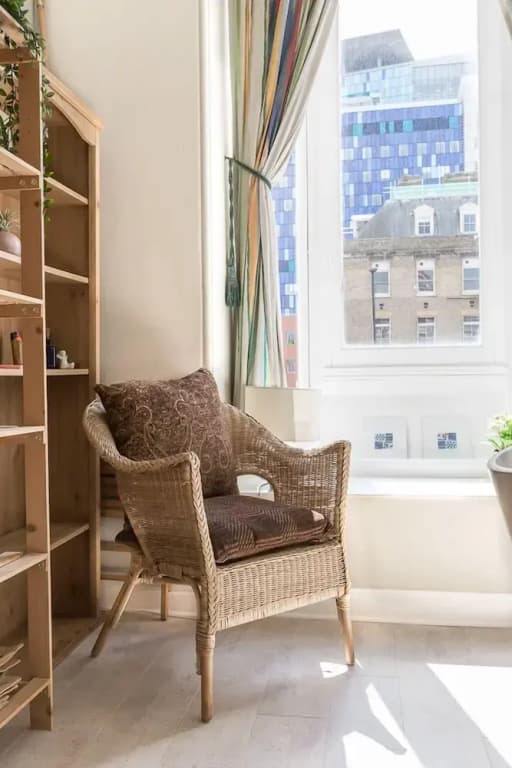 Bright Two BR Period Apartment in Whitechapel - photo 6
