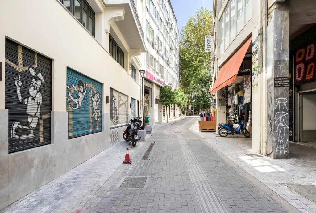 Athens' Best Location- Stunning & Spacious Studio - photo 1
