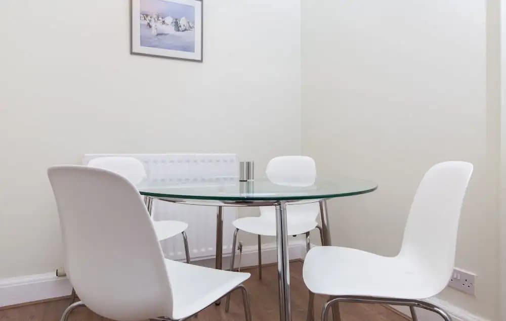Spacious 2-br Flat for 4 in Morningside - photo 11
