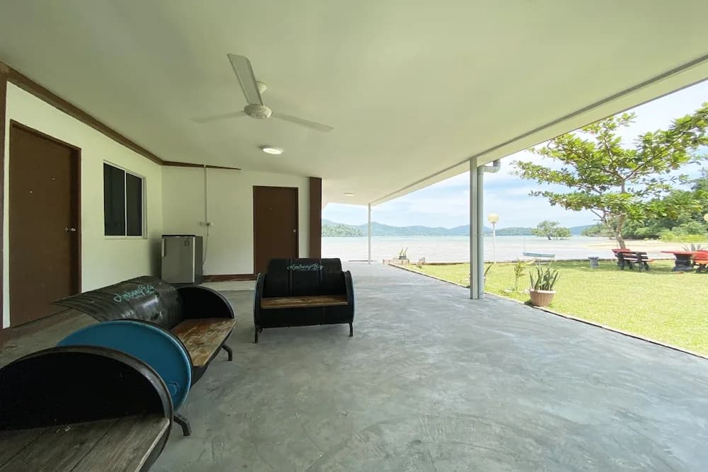 OYO 90317 Ambong Bay Resthouse - photo 3