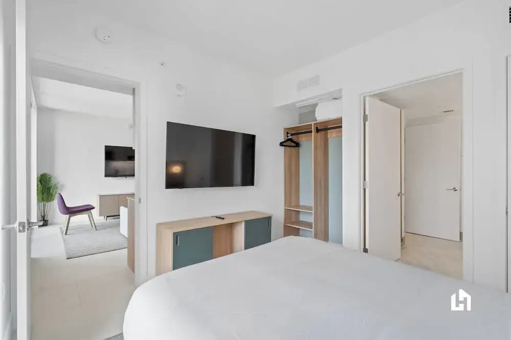Stylish Apartments with Partial Ocean Views in Downtown - photo 29