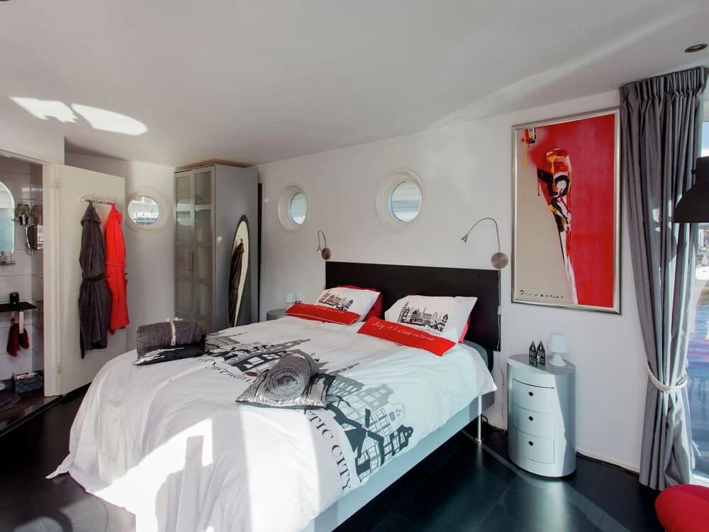A Bed & Breakfast on a Splendid Houseboat - photo 2