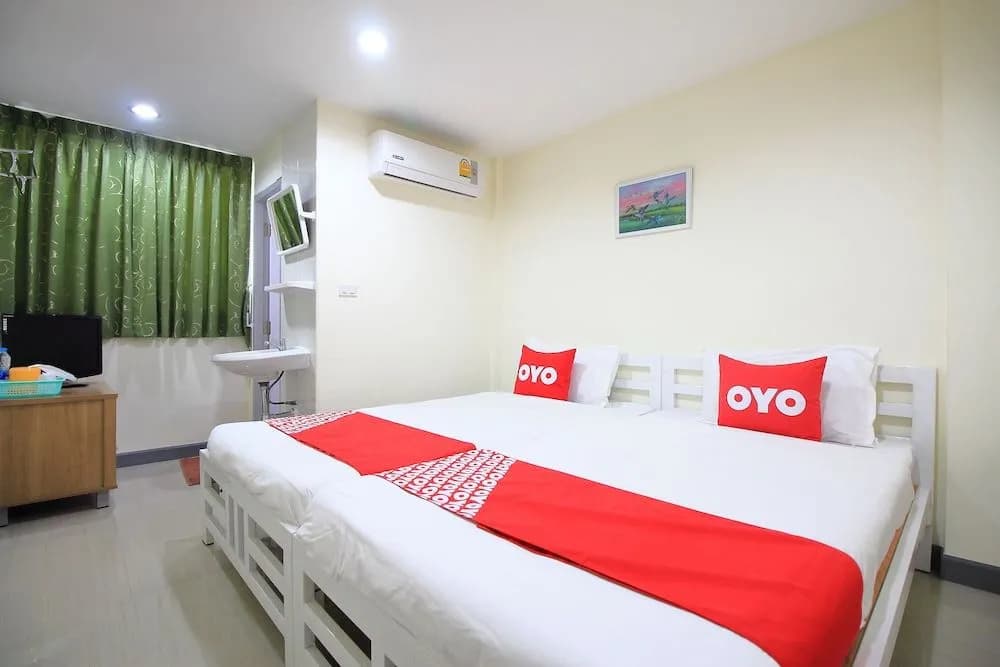 OYO 439 Bed and Bus Hotel - photo 6