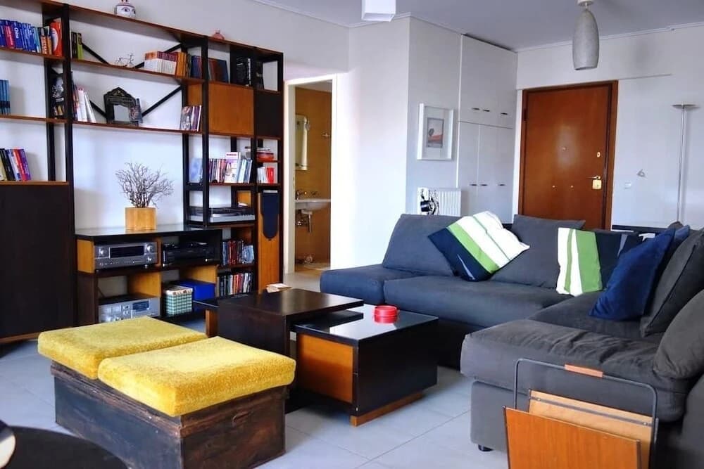 Beautiful 4flr 2bdr and Parking - photo 2