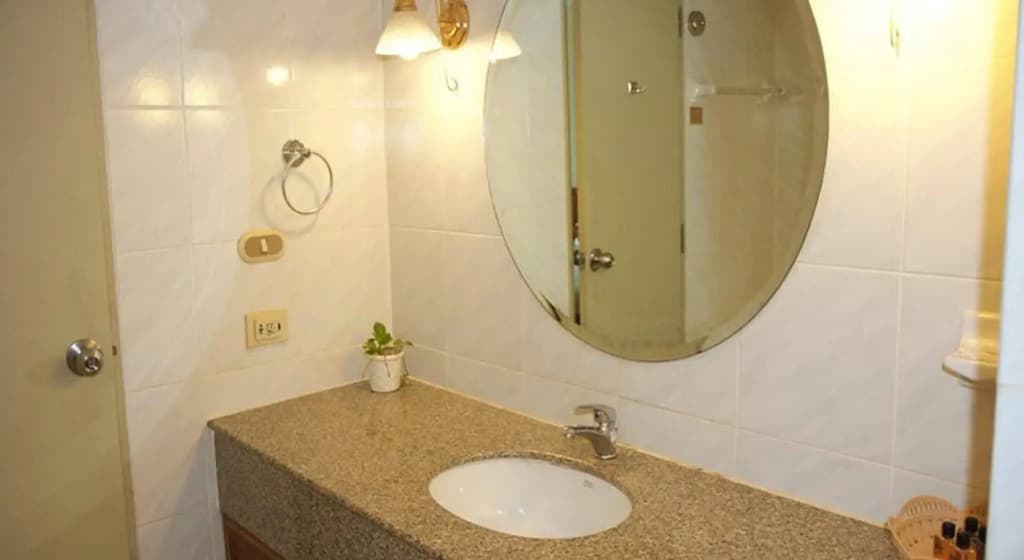 Omni Tower Syncate Suites - photo 10
