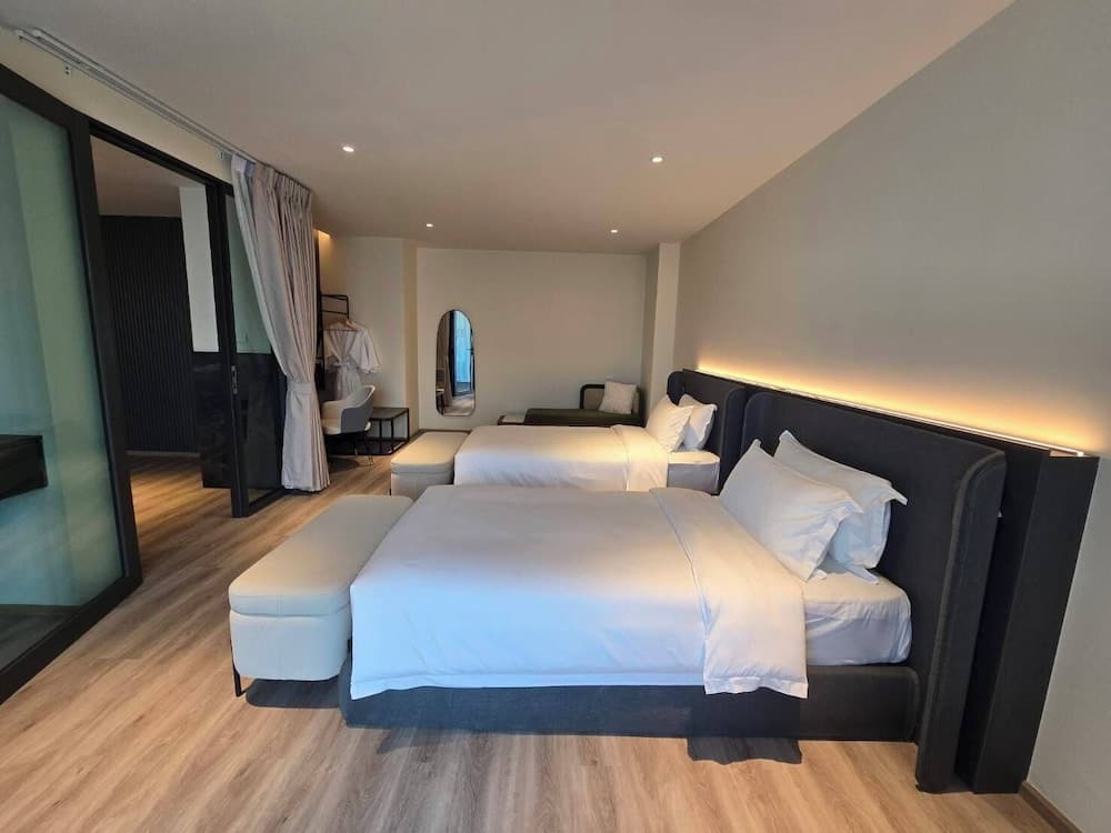 The Clover Hotel - photo 2