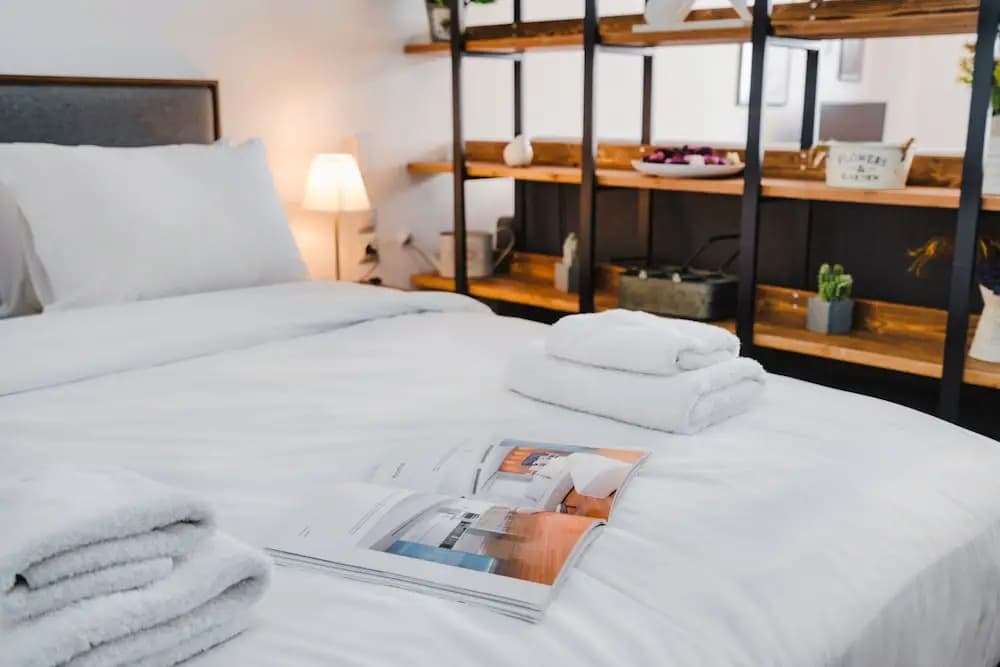 "sanders Home Suites - Pleasant Downtown Studio" - photo 2