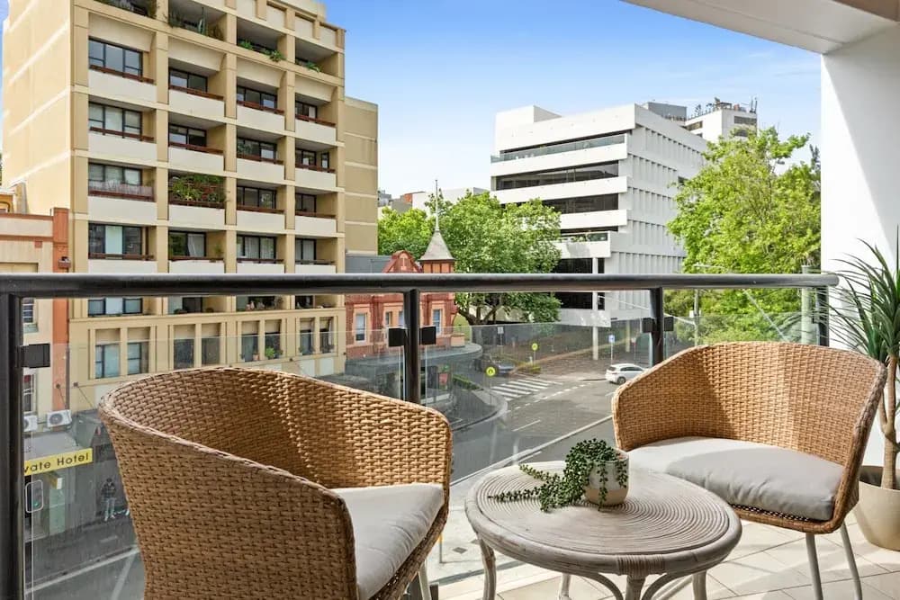 Ideal Studio Inner-city Pad With Private Balcony - photo 9