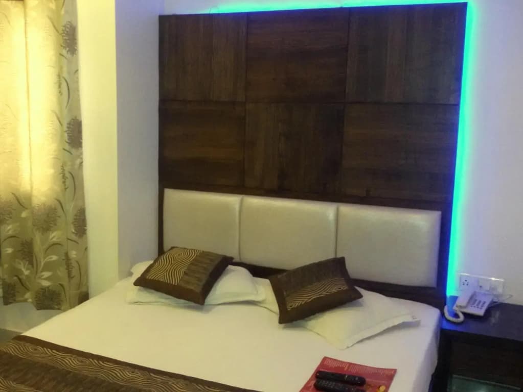Hotel Saffron Inn - photo 5