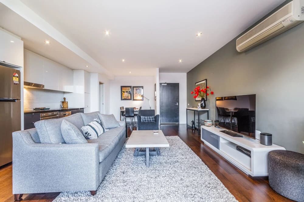 Stylish 2 bed 2 bath parking wifi pool - photo 16