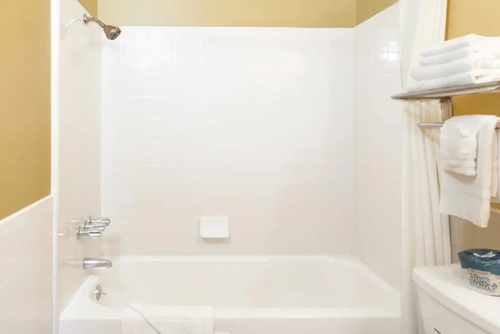 Super 8 by Wyndham Canoga Park - photo 8