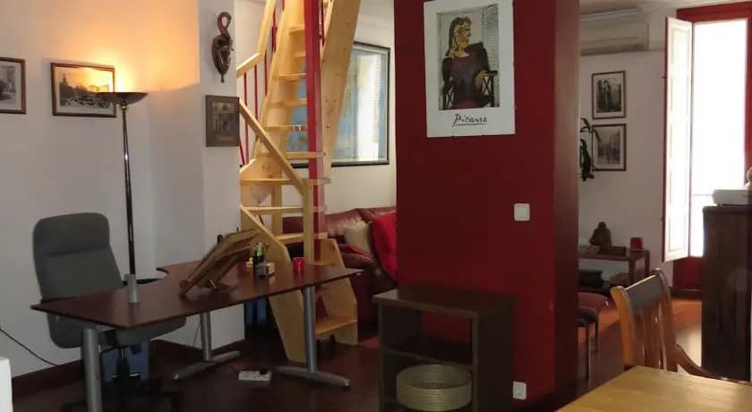 Cozy Central Apartment - photo 2