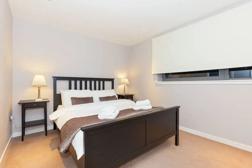 Modern Two Bedroom Apartment - photo 16