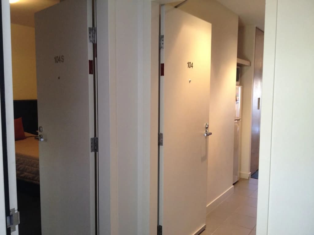 St Kilda Central Apartment Hotel - photo 12