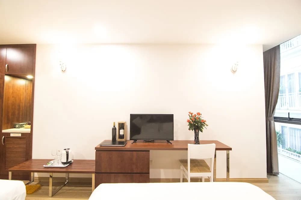 New Century Hotel - photo 5