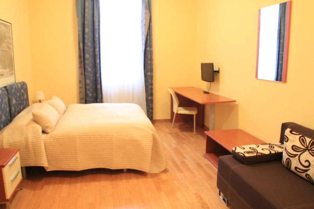 City Lounge Hotel - photo 4