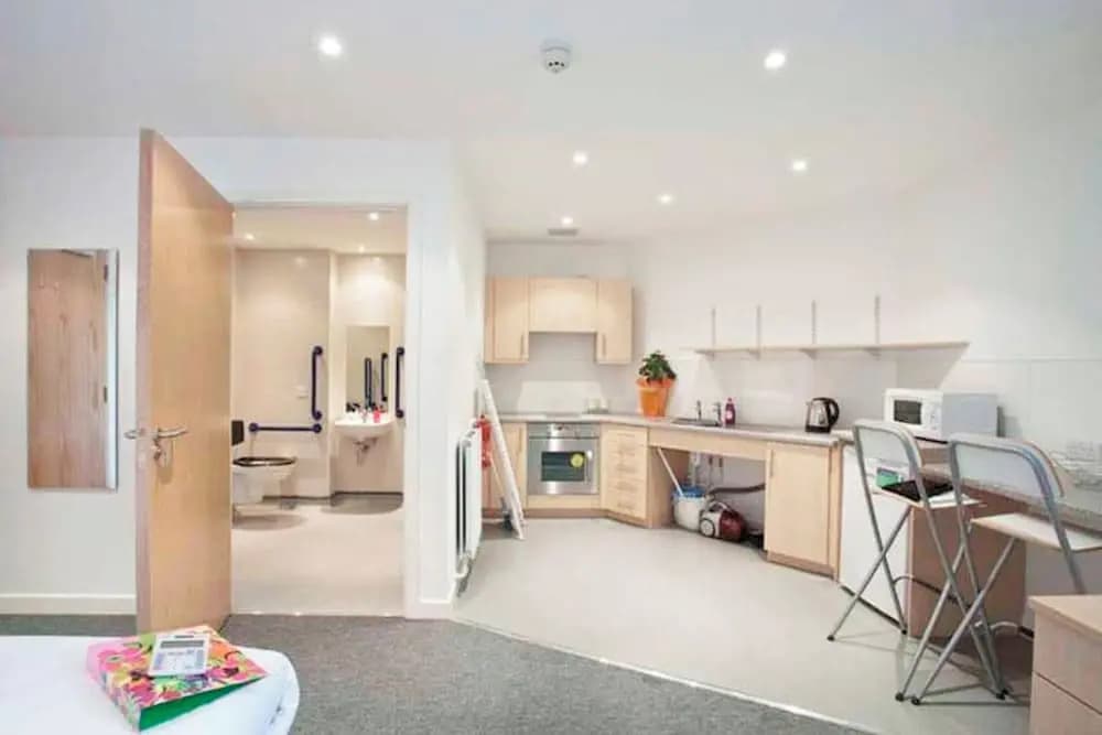 Student only Classic Ensuite Edinburgh - photo 2