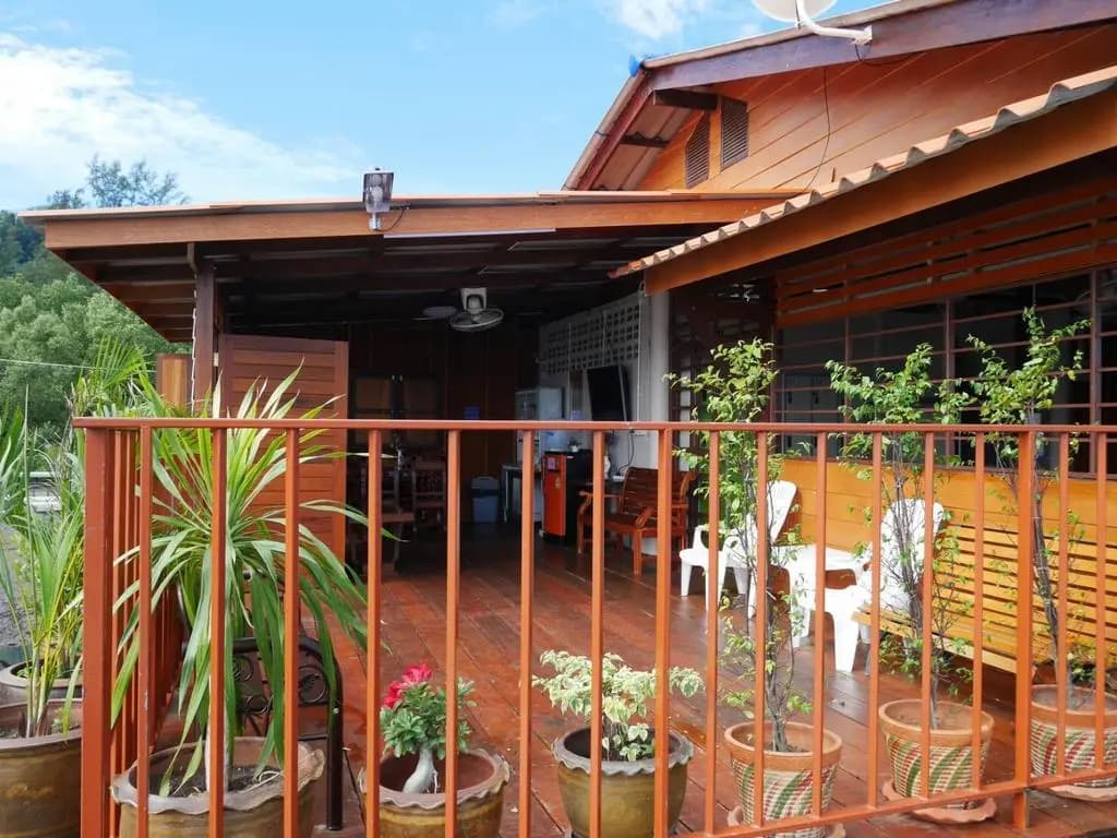 At Pier Hostel Lanta - photo 8