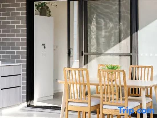Tranquil Rooms – Quick Walk to Bus & Local Amenities - photo 1