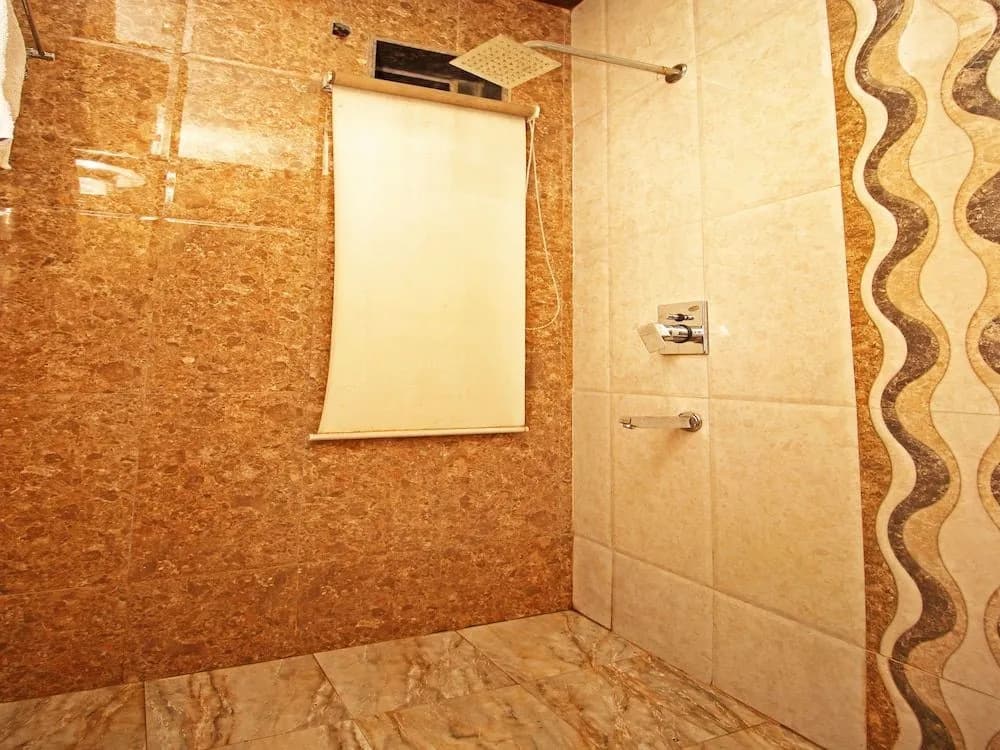 OYO Collection O 476 Hotel Gera's - photo 9