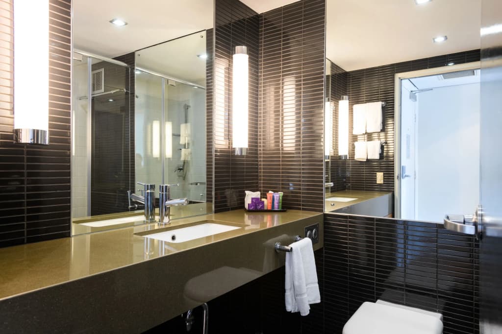 Lakeside Hotel and Conference Centre - photo 10