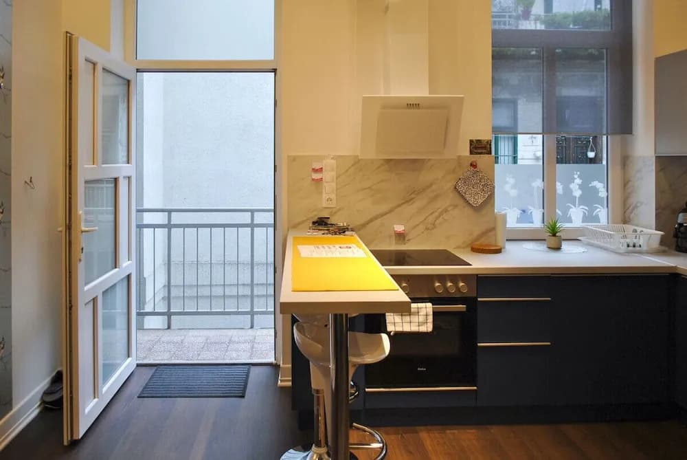 Sunset Central Apartment All Within Walking Distance - photo 6