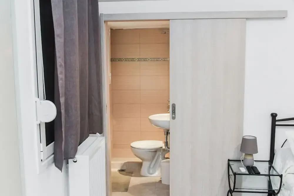 Central Modern Fully Equipped Double Bed Studio - photo 11