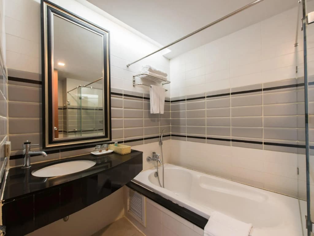 Thamrongin Hotel - photo 18