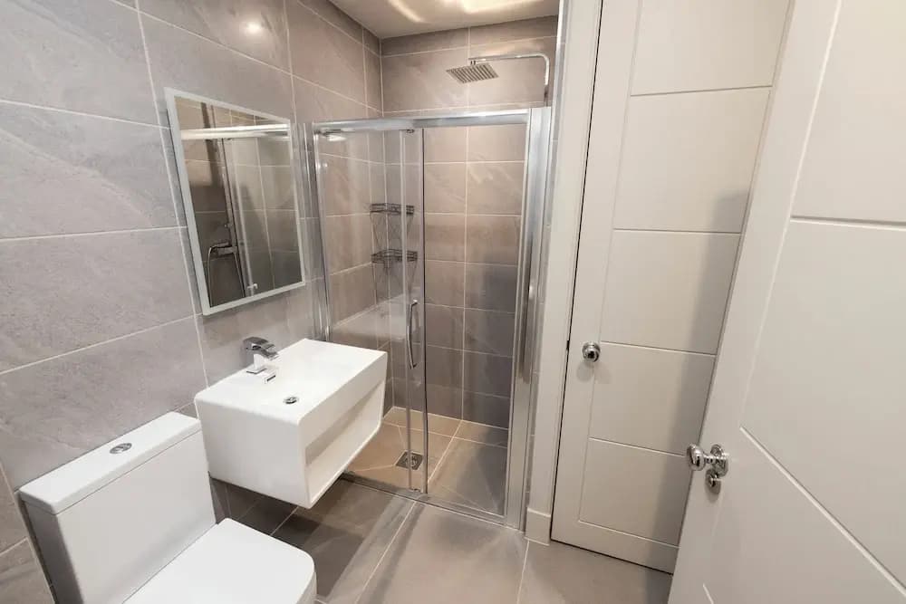 Modern studio in Edinburgh West End - photo 8