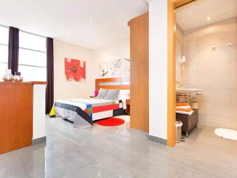 Universitat Suites - photo 13