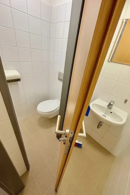 UrbanNest Private Hostel Rooms - photo 20