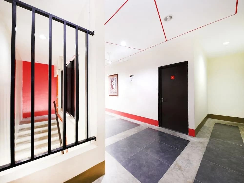 OYO 712 Hotel Corridor - photo 13
