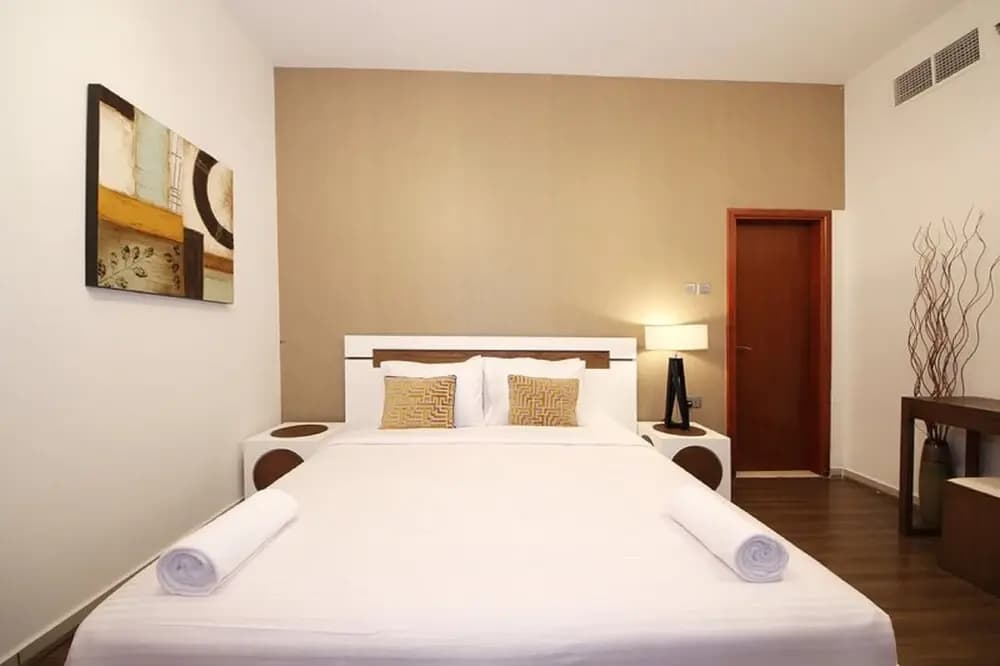 High Floor Two Bedroom Apartment - photo 3