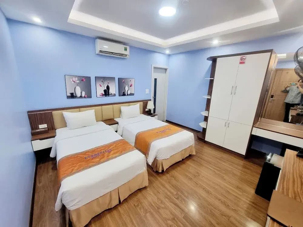 Everest Hotel - photo 4