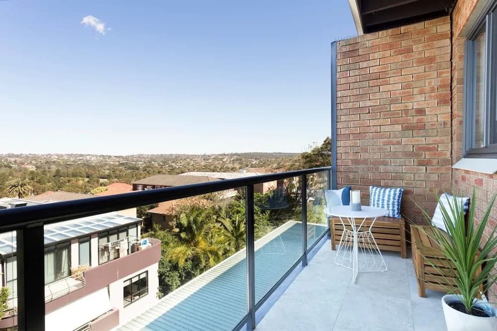 Beachside Apartment with Stunning Views & Parking - photo 11