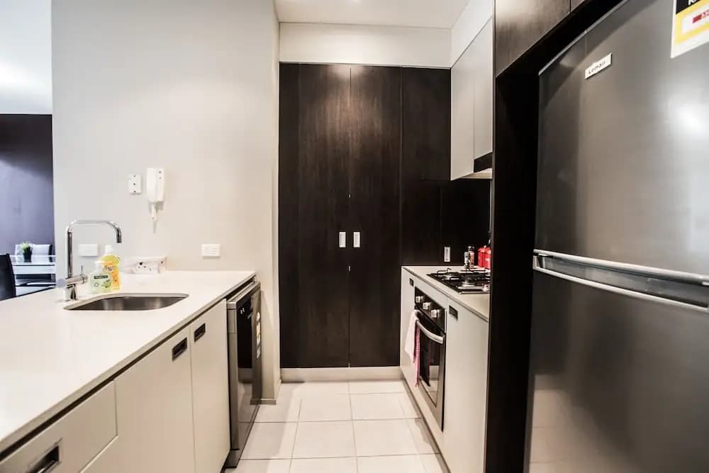 ReadySet Apartments on Altona - photo 13