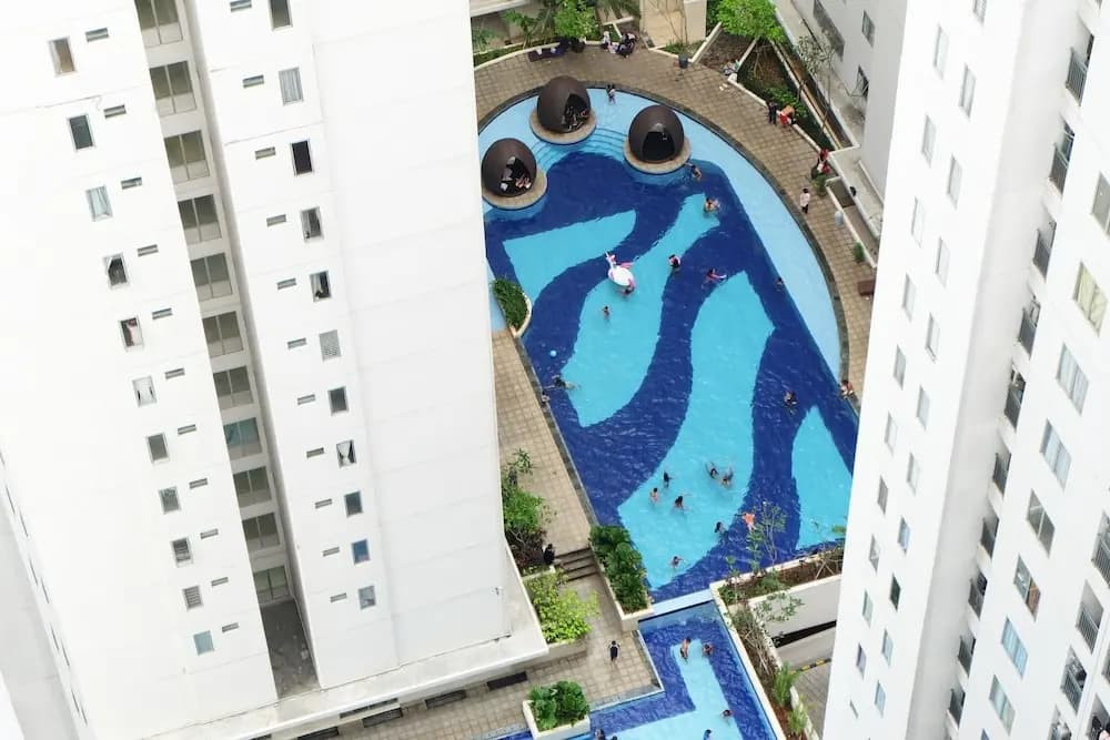 Extravaganza 2BR Bassura City Apartment - photo 10