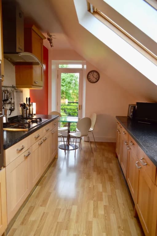 Stunning Loft Flat With Garden - photo 20