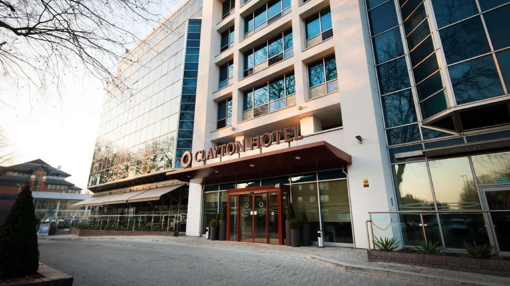 Clayton Hotel Chiswick - photo 1