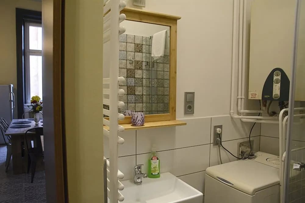 New - Walnuttree Double 12 Person Apartment Central in Budapest - Hungary - photo 8