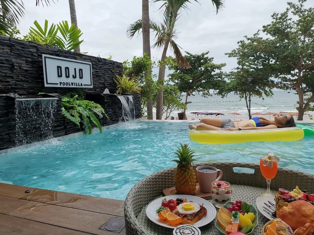 Dojo Pool Villa Beachfront - photo 13