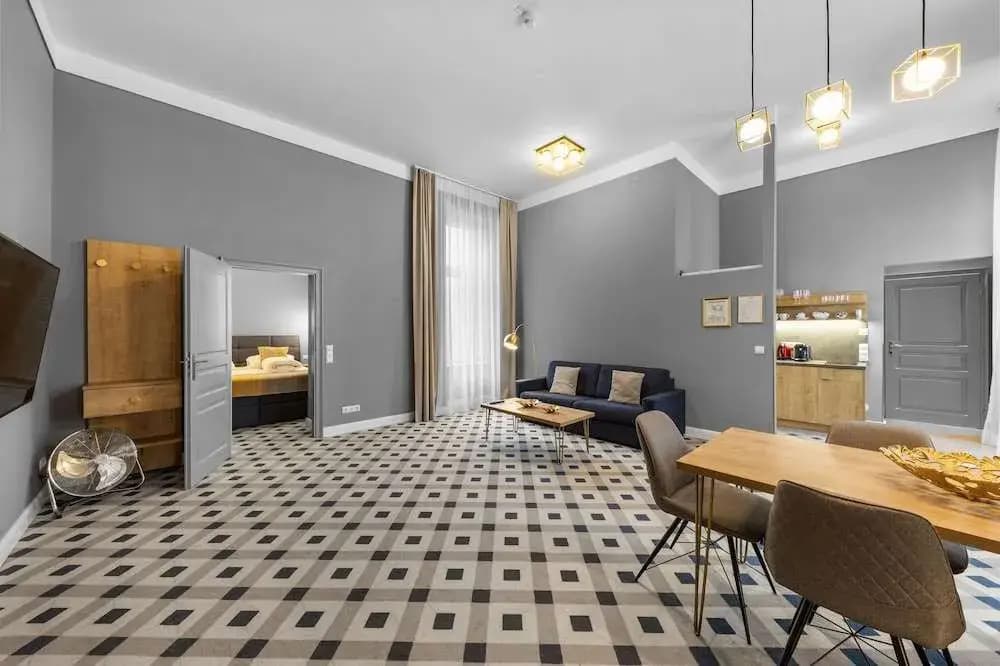 KH Opera Apartments - photo 3