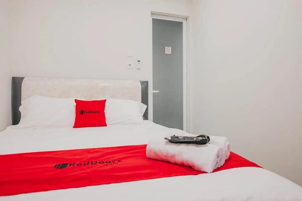 Kost M25 Hostel by Reddoorz - photo 2