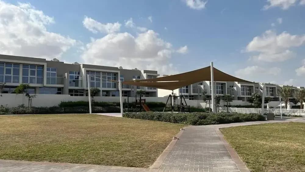 Modern 3BR townhouse in Damac Hills 2 - photo 11