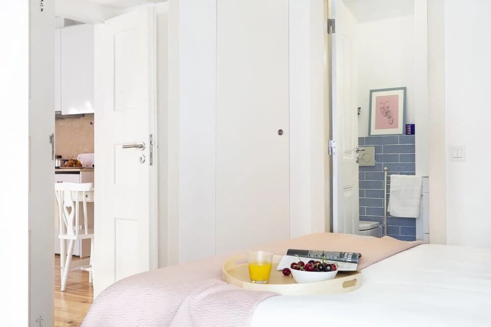 ALTIDO Chic 1BR Apt w/balcony close by Graça Viewpoint & tram stops - photo 4