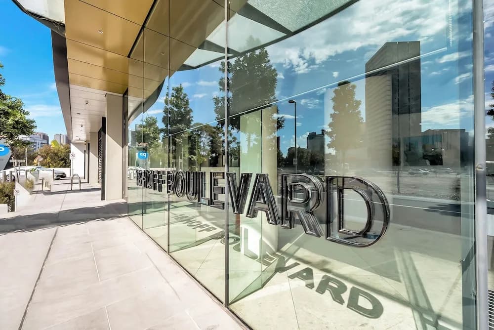 Melbourne Square Apartments - photo 10